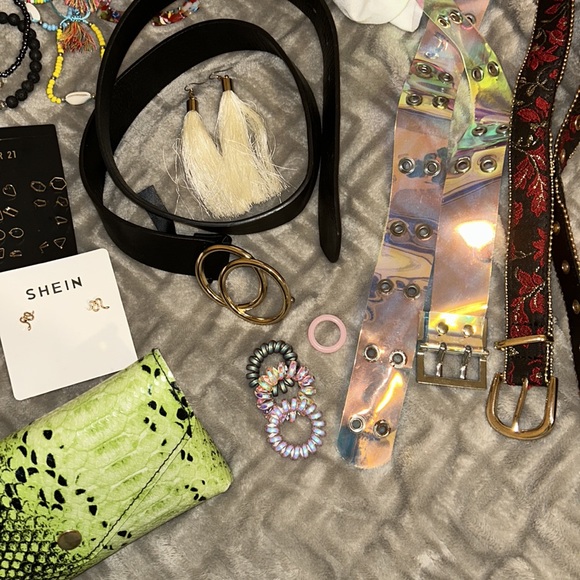 Random Accessories Bundle! - Picture 4 of 6